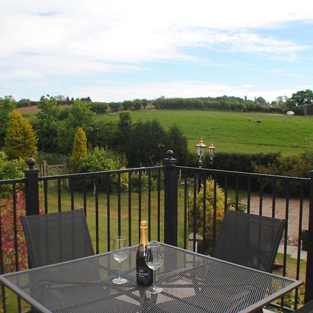 Upside Down House - Sleeps Up To 6 Guests - Great For Family And Friends Gatherings,Corporate Events ,Near Sherwood Forest At Fairview Farm In Nottingham Set In 88 Acres מראה חיצוני תמונה