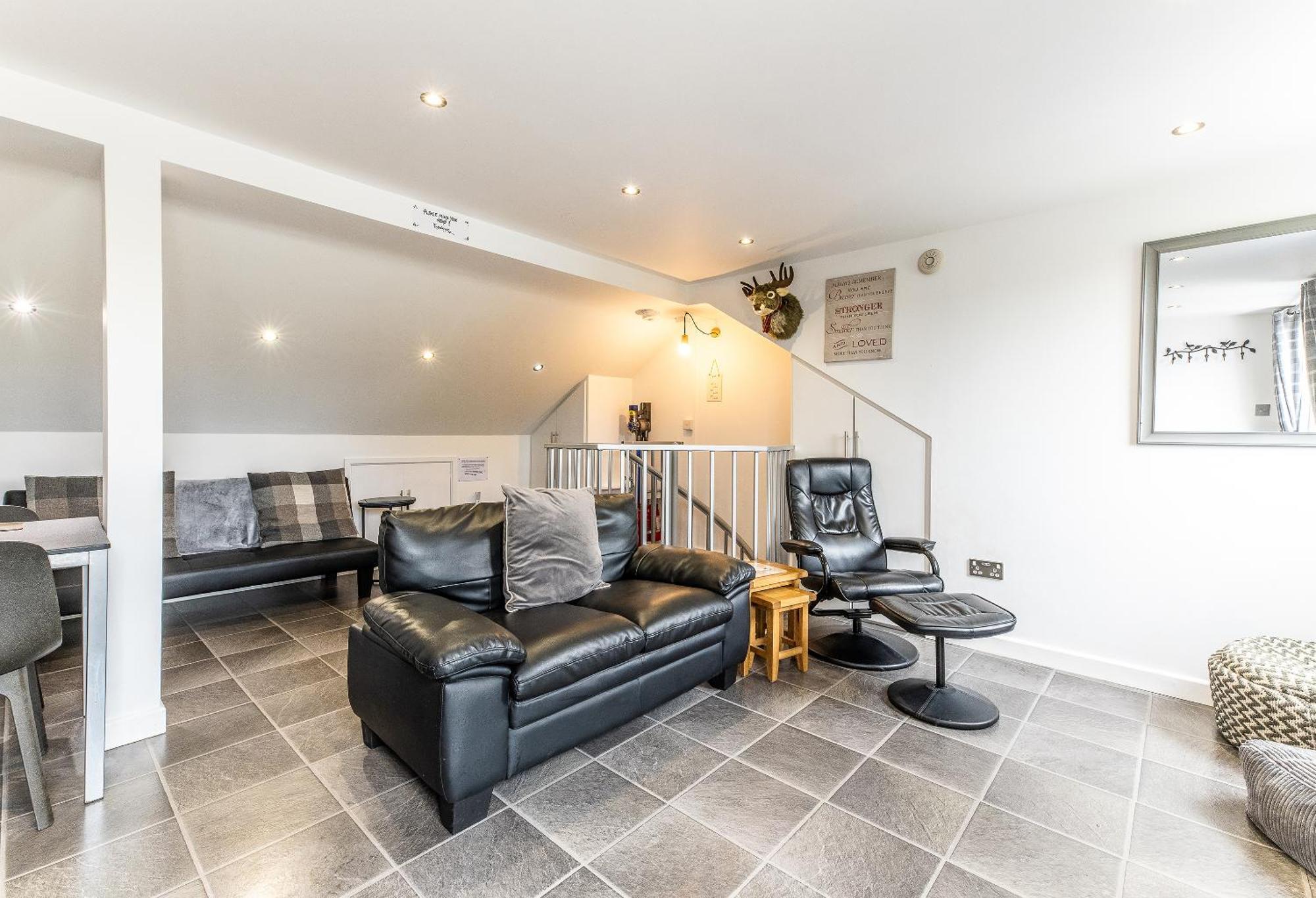 Upside Down House - Sleeps Up To 6 Guests - Great For Family And Friends Gatherings,Corporate Events ,Near Sherwood Forest At Fairview Farm In Nottingham Set In 88 Acres מראה חיצוני תמונה