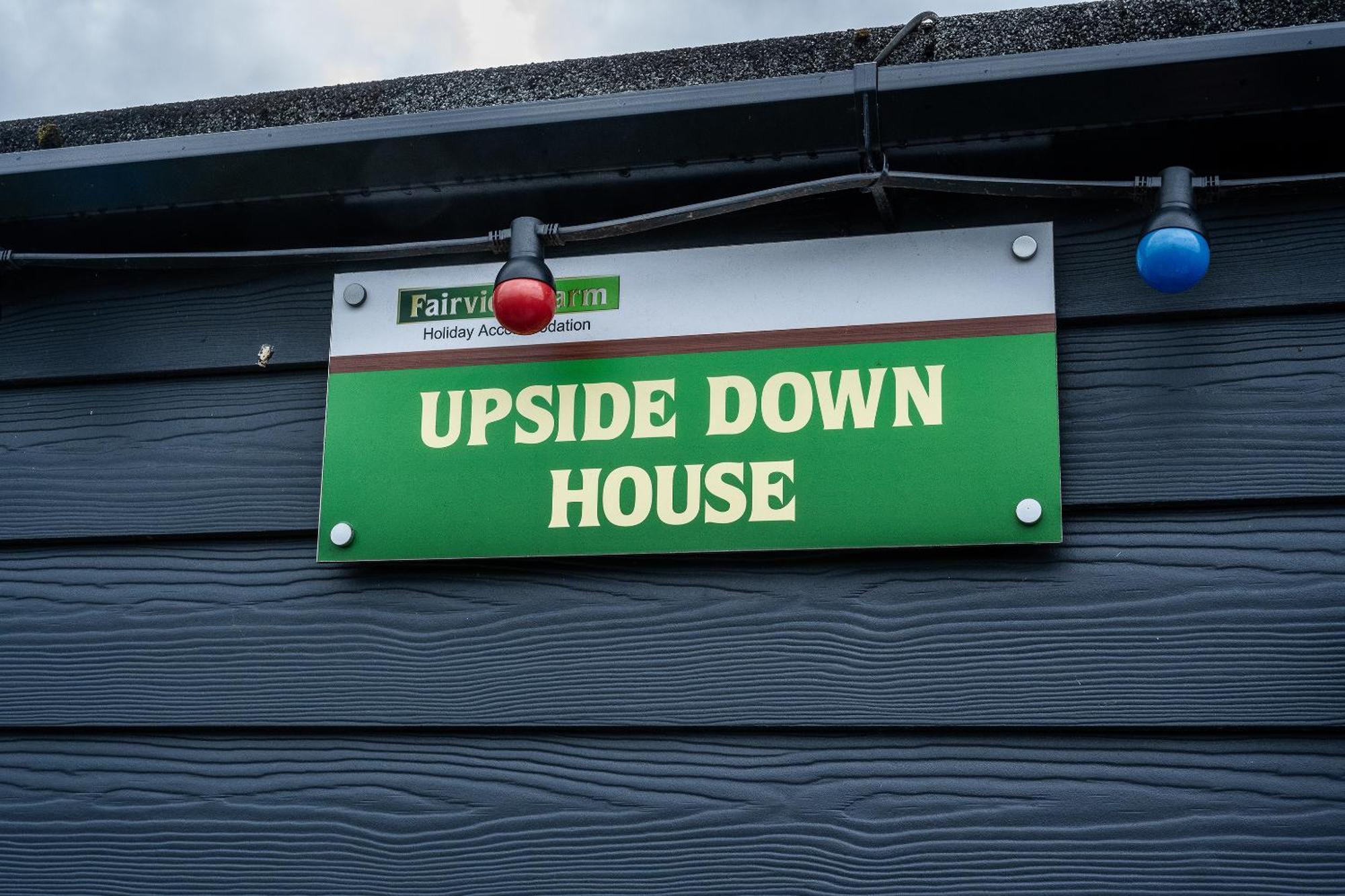 Upside Down House - Sleeps Up To 6 Guests - Great For Family And Friends Gatherings,Corporate Events ,Near Sherwood Forest At Fairview Farm In Nottingham Set In 88 Acres מראה חיצוני תמונה