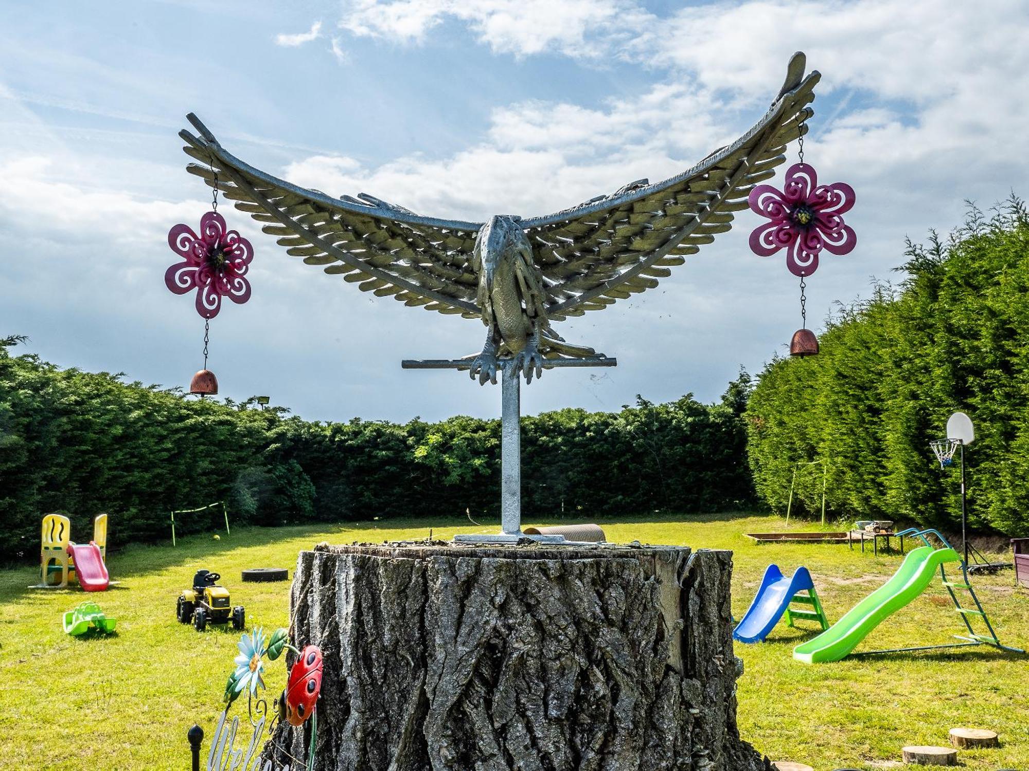 Upside Down House - Sleeps Up To 6 Guests - Great For Family And Friends Gatherings,Corporate Events ,Near Sherwood Forest At Fairview Farm In Nottingham Set In 88 Acres מראה חיצוני תמונה