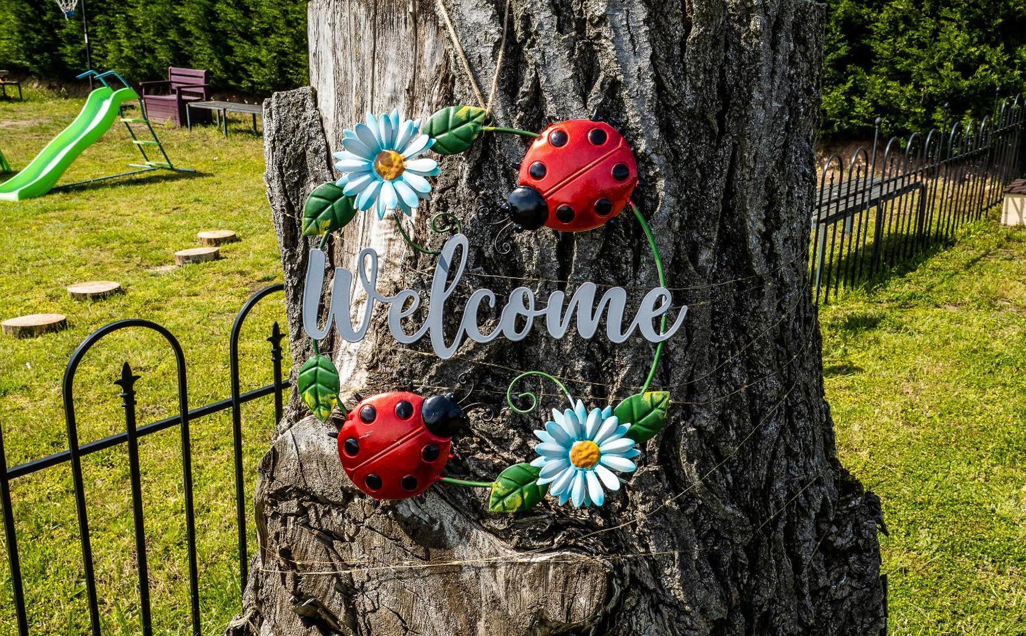 Upside Down House - Sleeps Up To 6 Guests - Great For Family And Friends Gatherings,Corporate Events ,Near Sherwood Forest At Fairview Farm In Nottingham Set In 88 Acres מראה חיצוני תמונה
